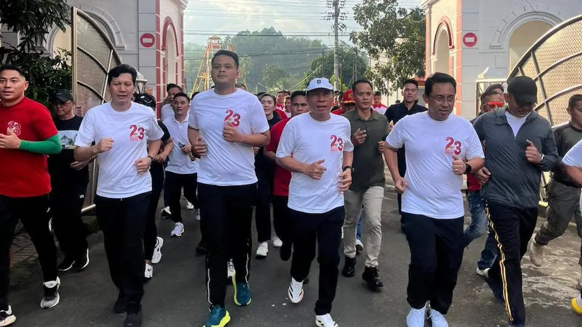Bupati Franky Wongkar bersama Forkopimda mengikuti Jalan Sehat HUT ke-23 Minahasa Selatan mediasulut.id