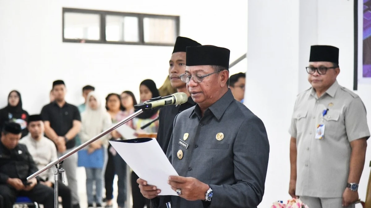 Bupati Oskar Manoppo membacakan sumpah pejabat di Kantor Bupati Boltim mediasulut.id
