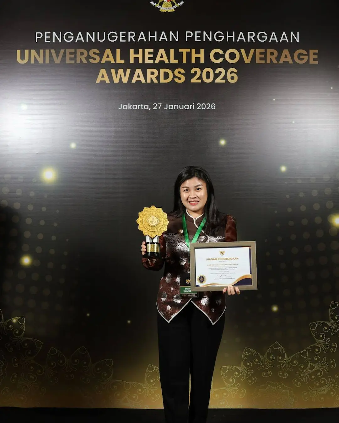 Bupati Kepulauan Sitaro Chyntia Ingrid Kalangit menerima Penghargaan Universal Health Coverage Awards 2026 di Jakarta mediasulut.id