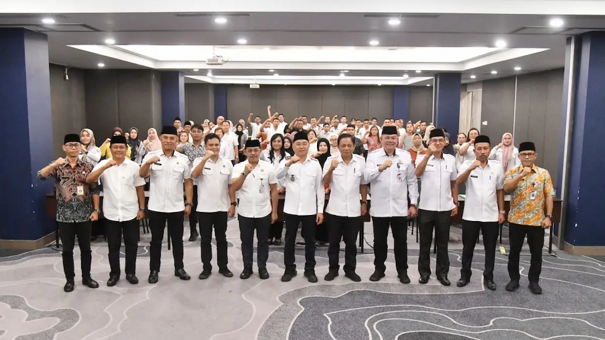 Wakil Bupati Bolaang Mongondow Timur Argo Sumaiku foto bersama peserta Workshop LPPD Tahun Anggaran 2025 mediasulut.id