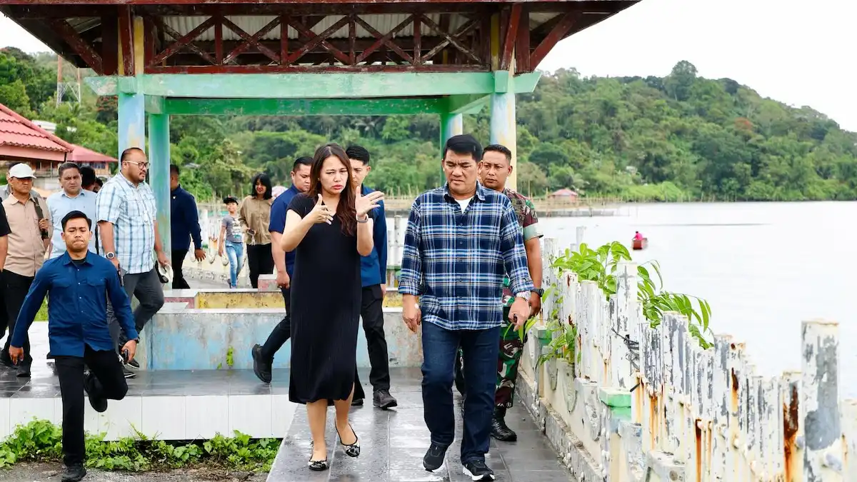 Gubernur Yulius Selvanus meninjau fasilitas wisata Sumaru Endo di Remboken mediasulut.id