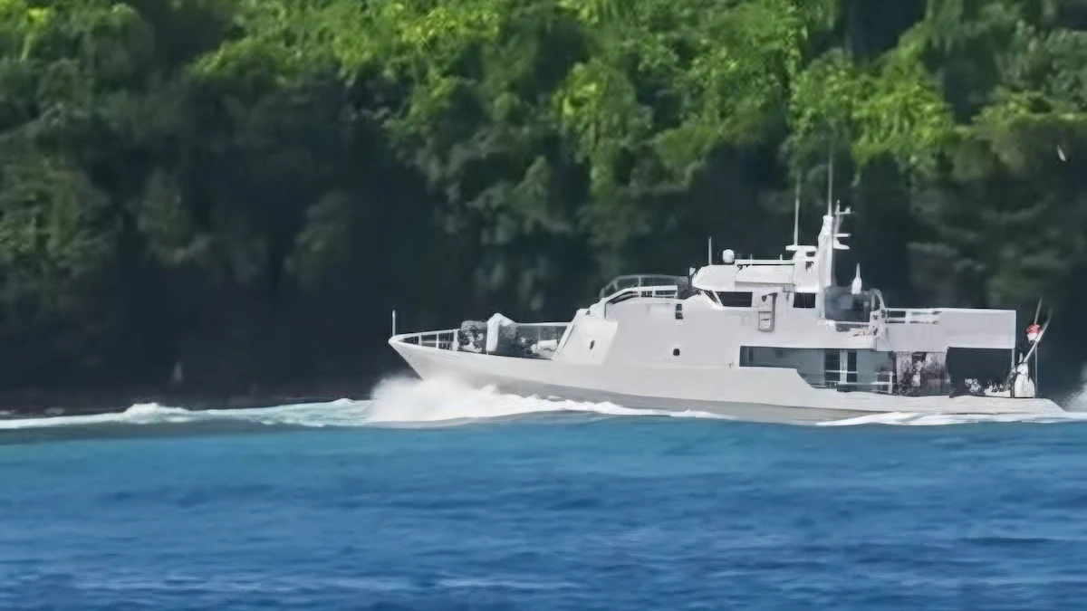 Kapal Angkatan Laut Pulau Karakelang berlayar di perairan Kabupaten Kepulauan Talaud mediasulut.id