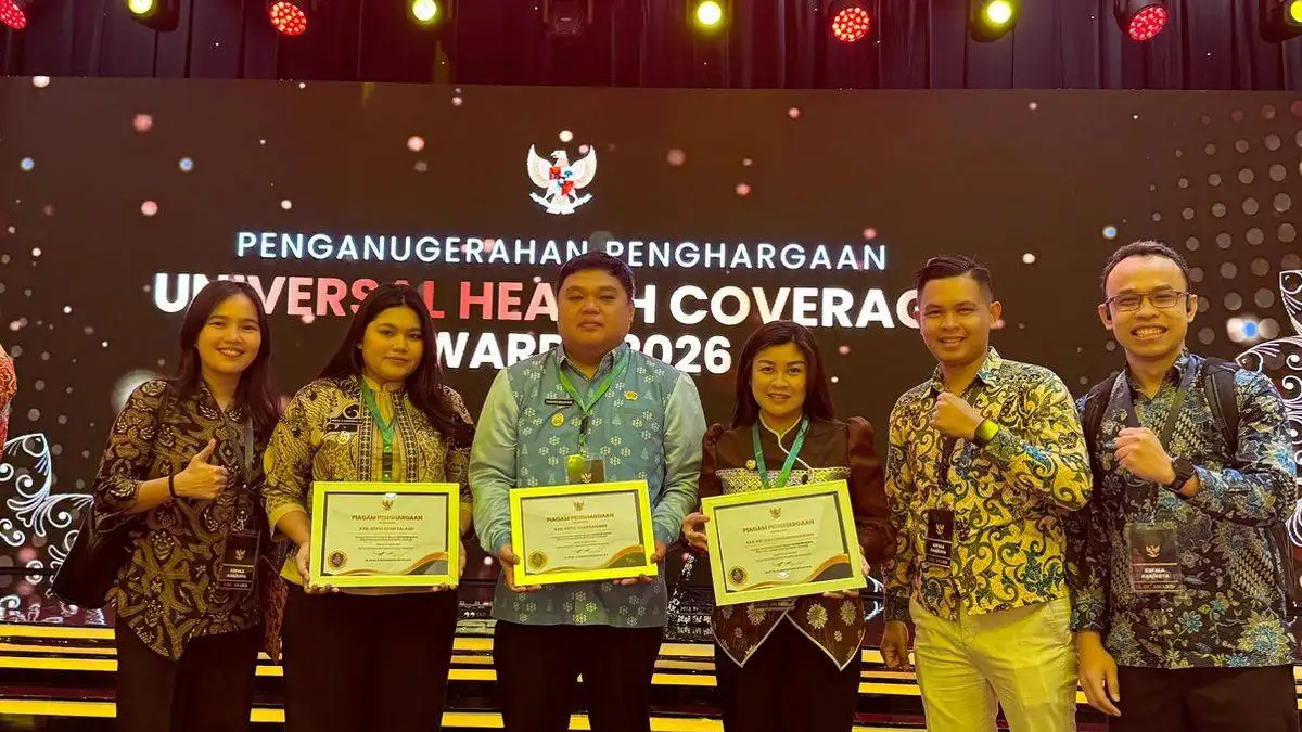 Penyerahan Penghargaan Universal Health Coverage Awards 2026 kepada Pemkab Kepulauan Sitaro mediasulut.id