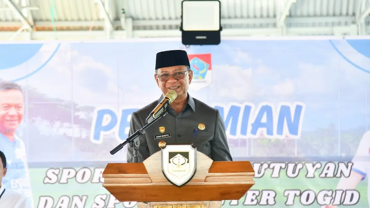 Bupati Boltim Oskar Manoppo memberi sambutan pada peresmian Sport Center Tutuyan mediasulut.id