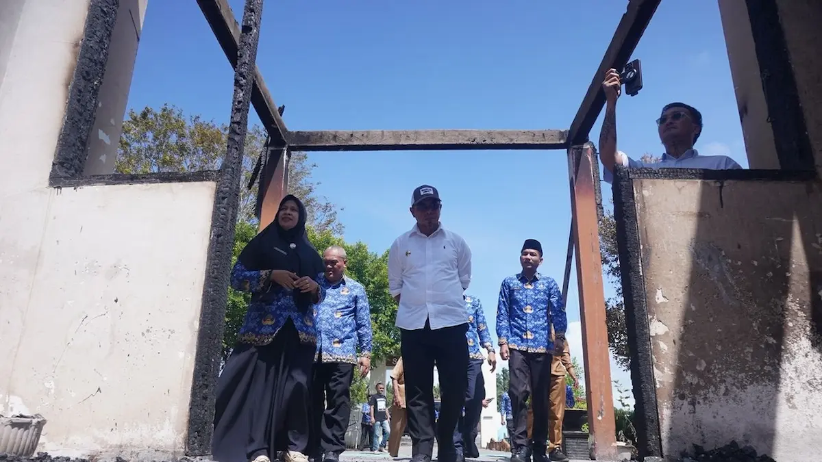 Sirajudin Lasena Meninjau lokasi kebakaran SMP negeri 7 Boltara