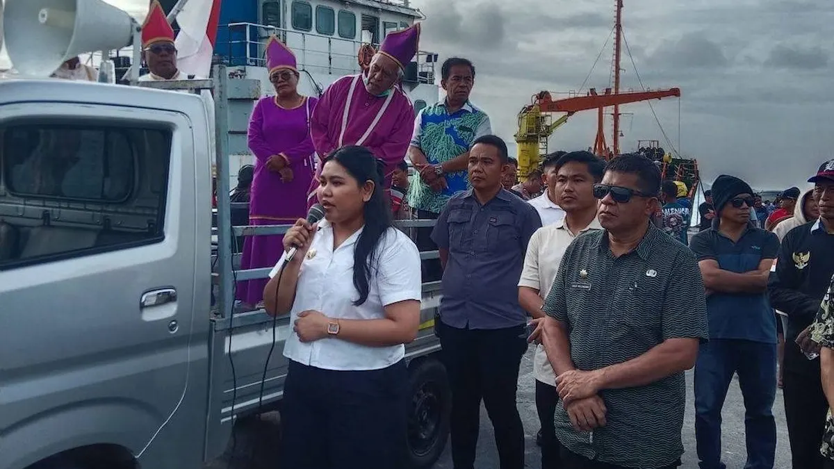 Wakil Bupati Kepulauan Talaud Anisya Bambungan menyampaikan imbauan kepada massa demo di depan Lanal Melonguane mediasulut.id