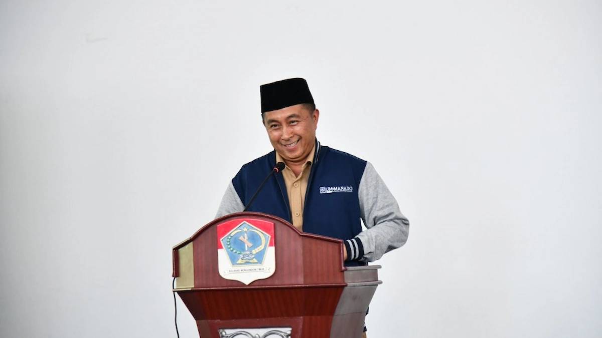 Wakil Bupati Argo Sumaiku menyampaikan sambutan penarikan KKN UMM Boltim mediasulut.id