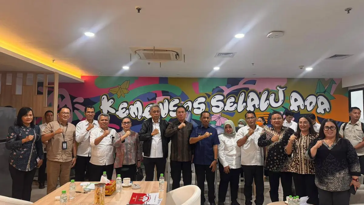 Bupati Minahasa Selatan Franky Donny Wongkar berfoto bersama jajaran Kementerian Sosial RI usai rapat koordinasi program kesejahteraan sosial di Jakarta, mediasulut.id