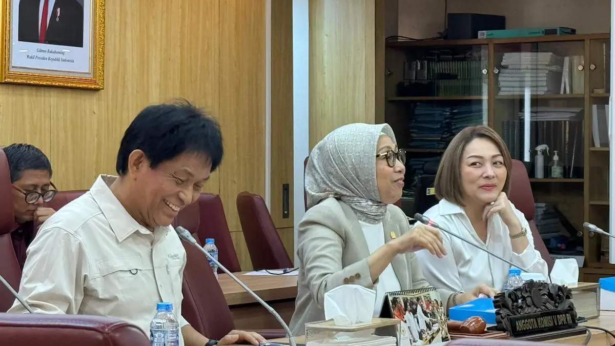 Suasana dialog Wakil Ketua DPRD Sulut dr Michaela Paruntu dengan anggota Komisi V DPR RI saat membahas rencana program infrastruktur Tahun Anggaran 2026 di Jakarta mediasulut.id