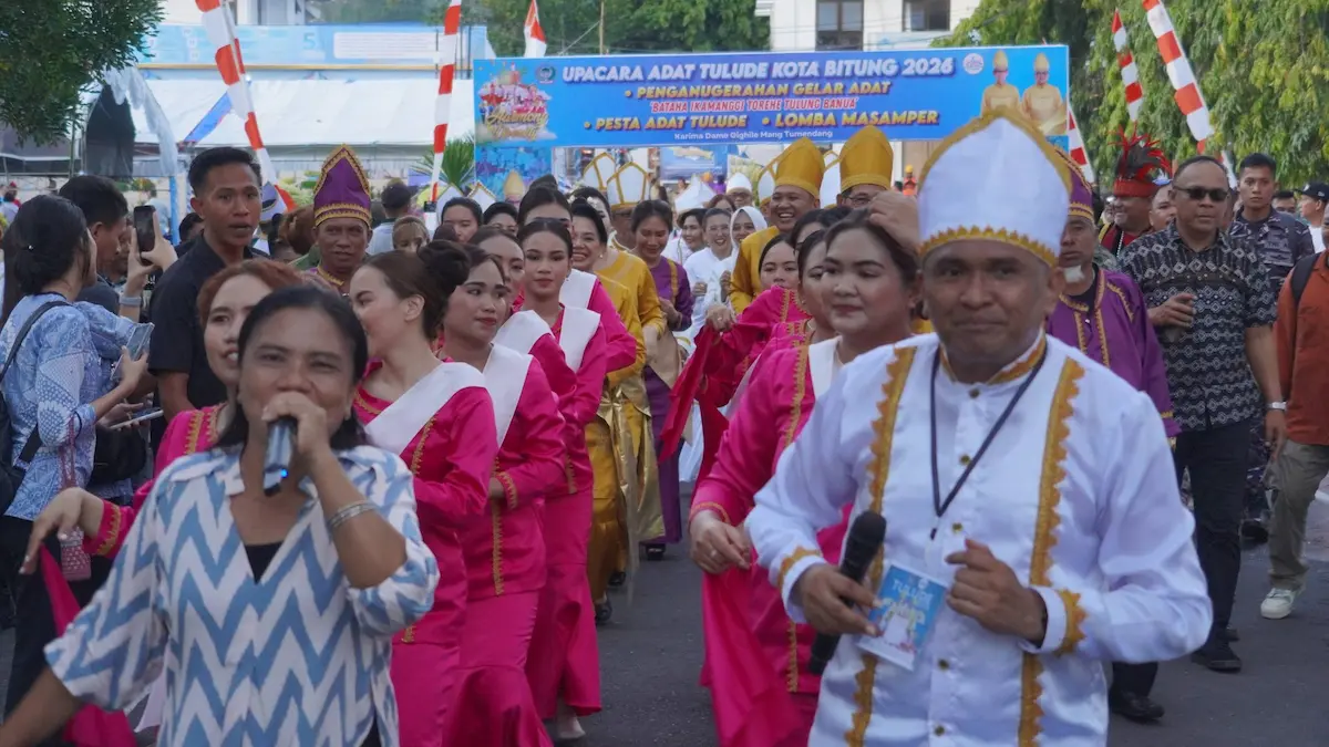 Masyarakat lintas etnis mengikuti Upacara Adat Tulude Kota Bitung 2026 sebagai simbol kebersamaan mediasulut.id