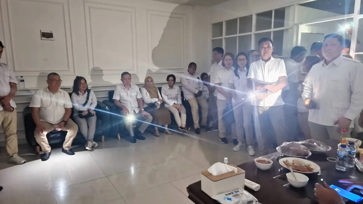 Kader Gerindra Sulut hadapi pemadaman listrik saat agenda partai di Manado mediasulut.id