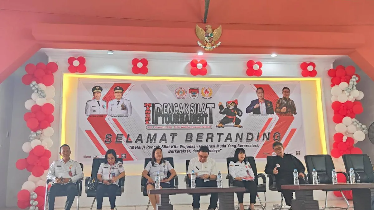 Sekretaris Daerah Minahasa Selatan Glady N. L. Kawatu bersama jajaran pejabat menghadiri pembukaan Kejuaraan Pencak Silat Minahasa Selatan Tournament 2026 di Aula Waleta Kantor Bupati Minahasa Selatan mediasulut.id