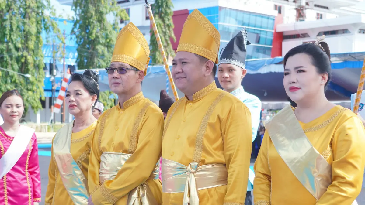 Wali Kota dan jajaran Pemerintah Kota Bitung mengenakan busana adat dalam Upacara Adat Tulude 2026 mediasulut.id