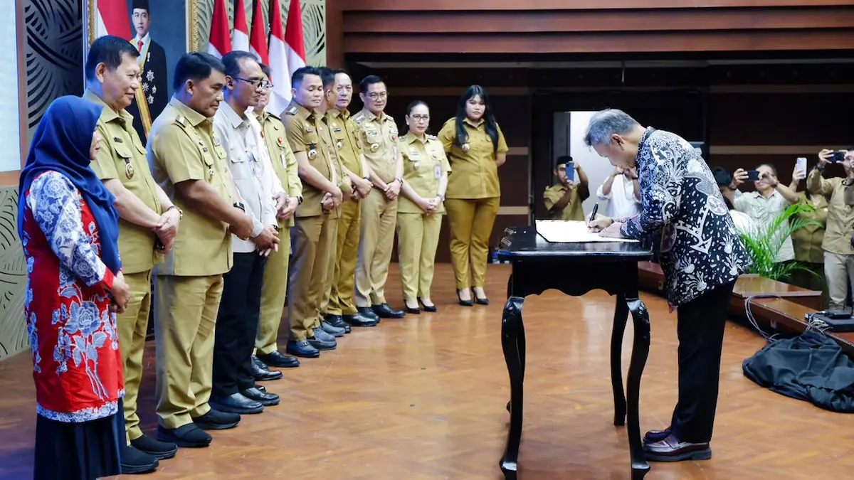 Pejabat menandatangani dokumen kerja sama antar daerah di Sulut mediasulut.id