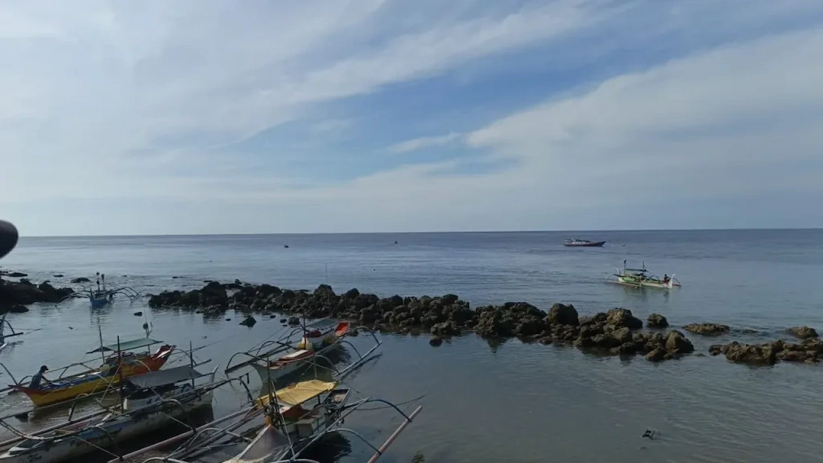 Perahu nelayan berlabuh di perairan Napombaru Kecamatan Damau Talaud saat pencarian nelayan yang dilaporkan hilang mediasulut.id