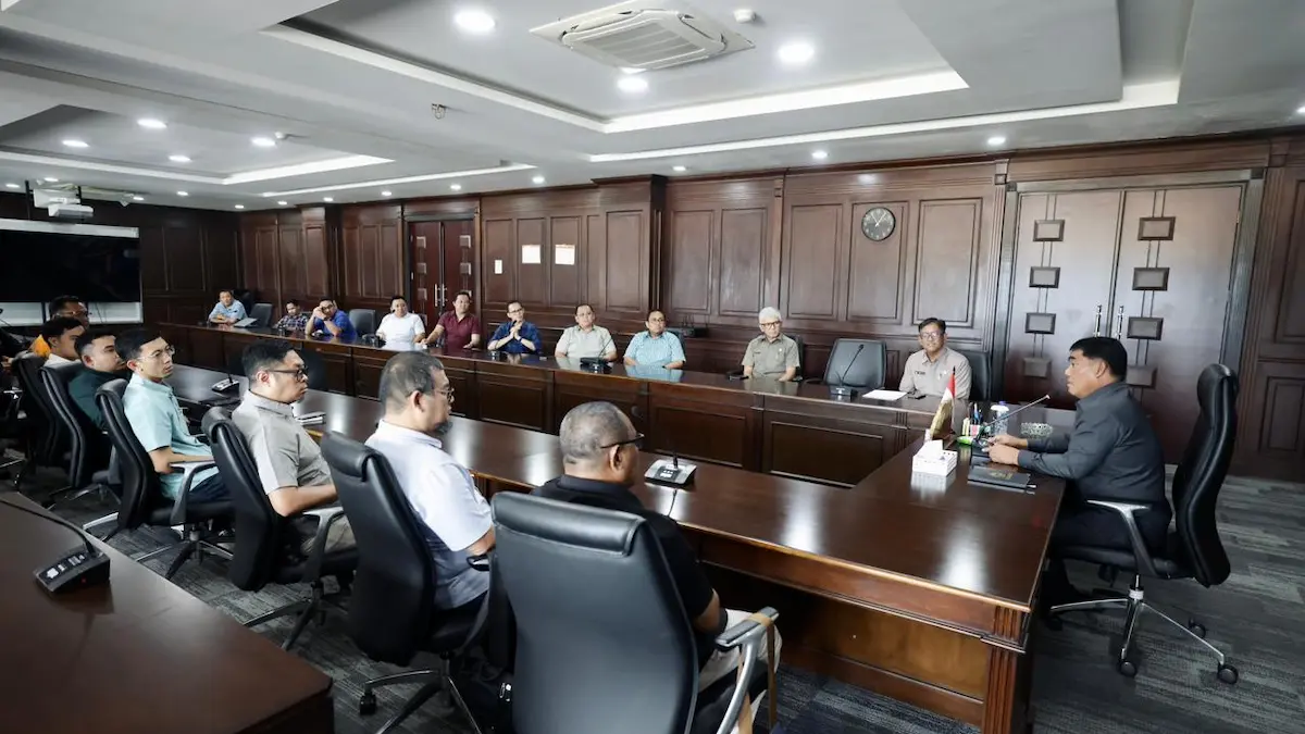 Gubernur Yulius rapat bersama dealer otomotif di Kantor Gubernur Sulut mediasulut.id