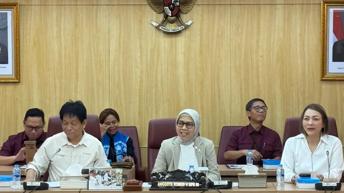 Wakil Ketua DPRD Sulut dr Michaela Paruntu mengikuti rapat bersama Komisi V DPR RI membahas program infrastruktur dan perhubungan di Gedung DPR RI Jakarta mediasulut.id