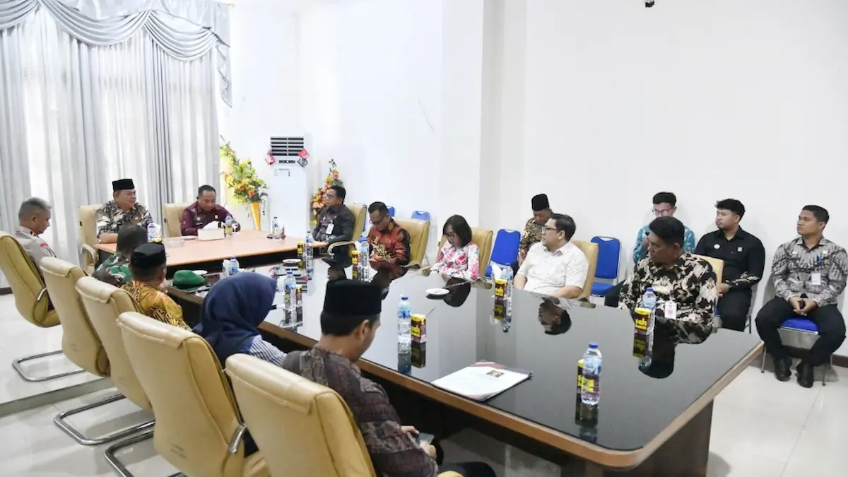 Pejabat Pemkab Boltim dan Kemenkum Sulut rapat koordinasi di Kantor Bupati Boltim mediasulut.id