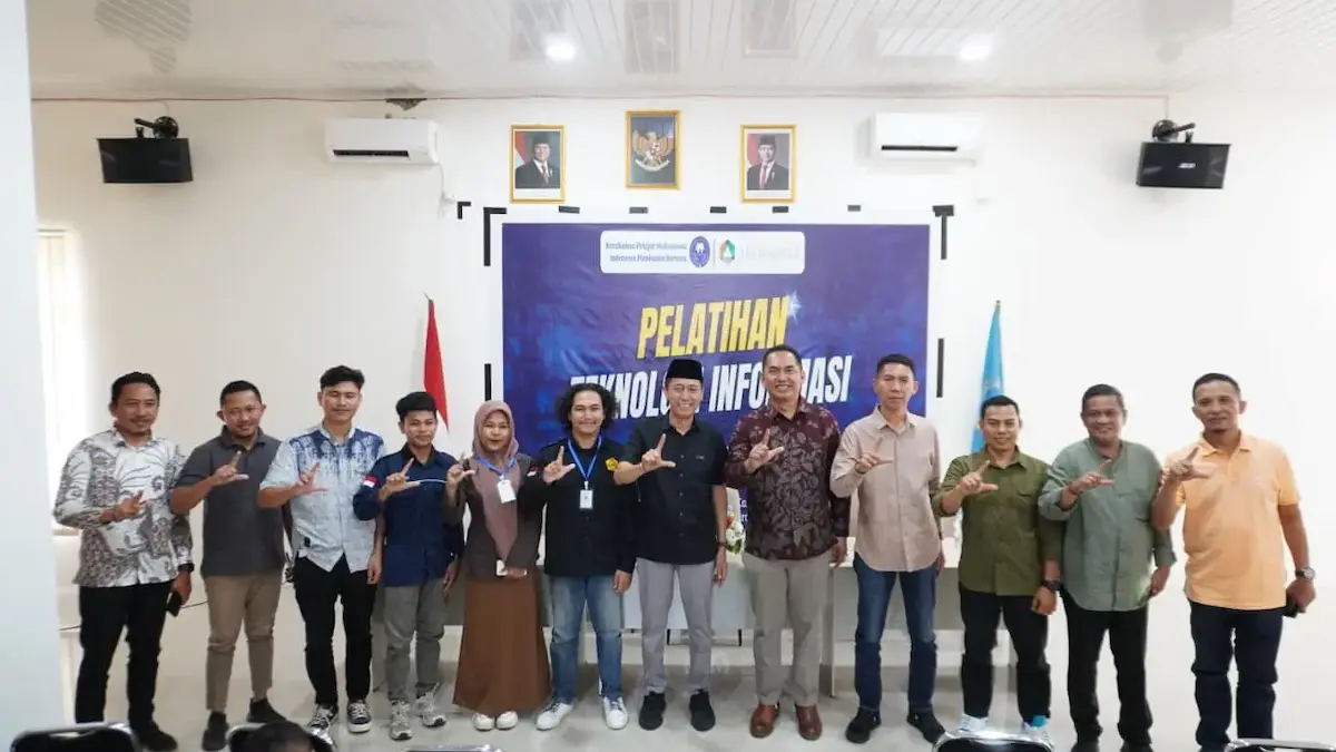 Bupati Iskandar bersama mahasiswa Pelatihan IT Bolsel Gorontalo mediasulut.id