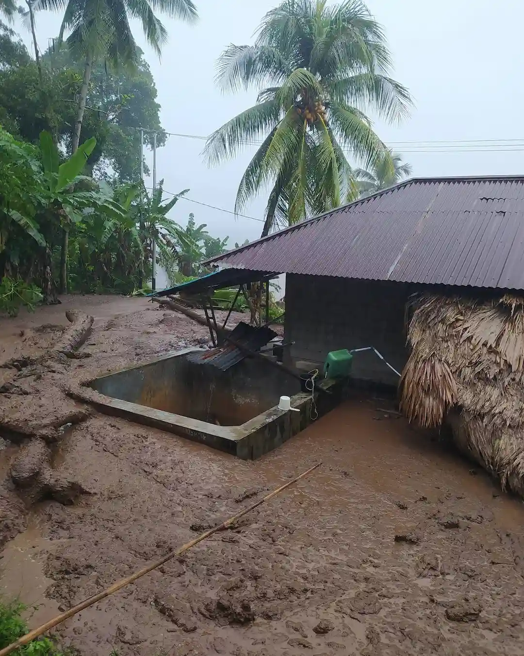 Kondisi halaman rumah pasca longsor di Manado Tua mediasulut.id