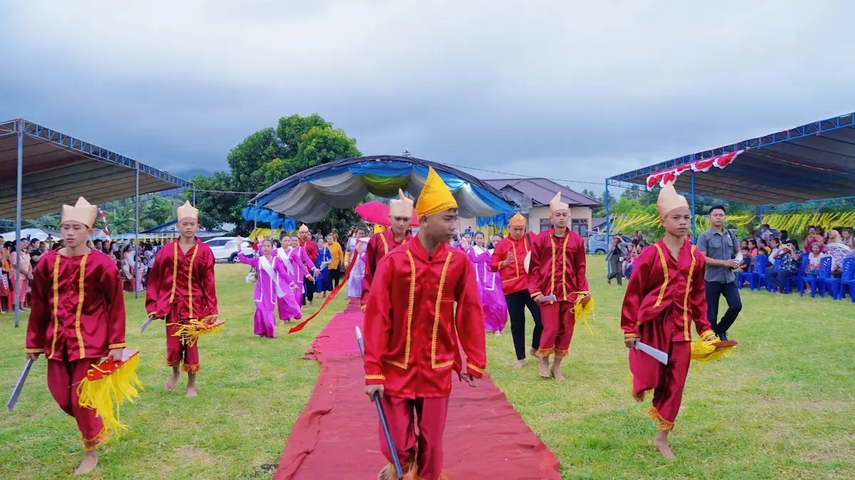 Penari adat sambut tamu Tulude Poigar 2026 Bolmong mediasulut.id