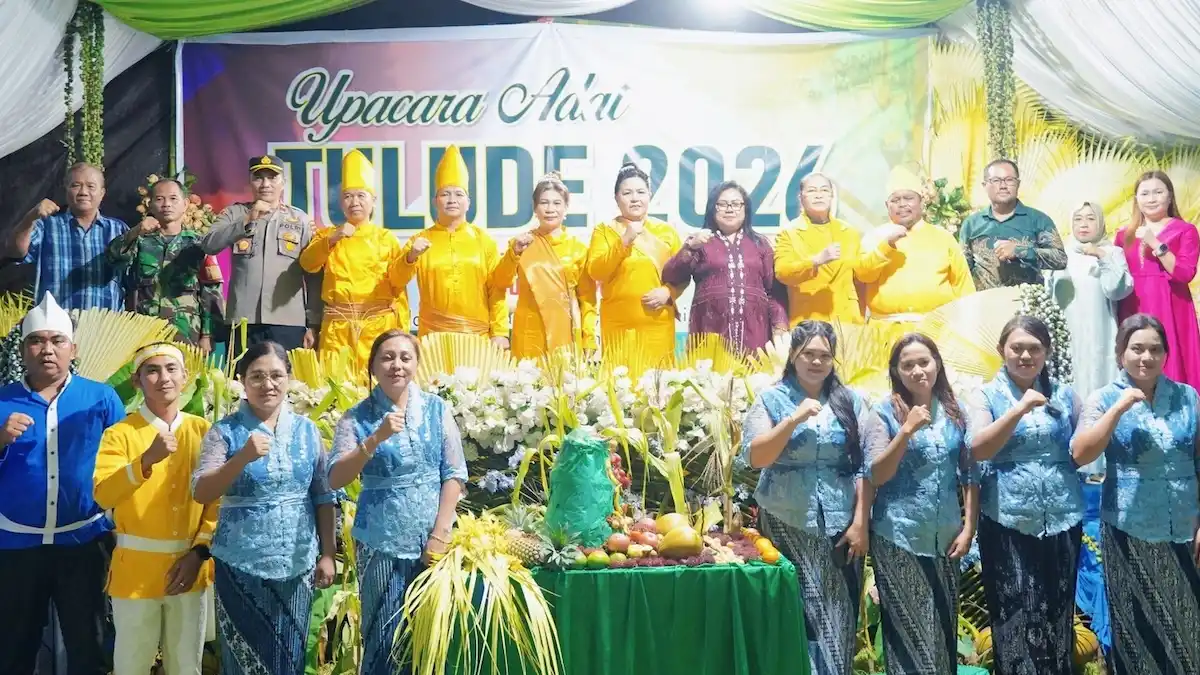 Pejabat dan tokoh masyarakat pada Upacara Tulude Poigar mediasulut.id