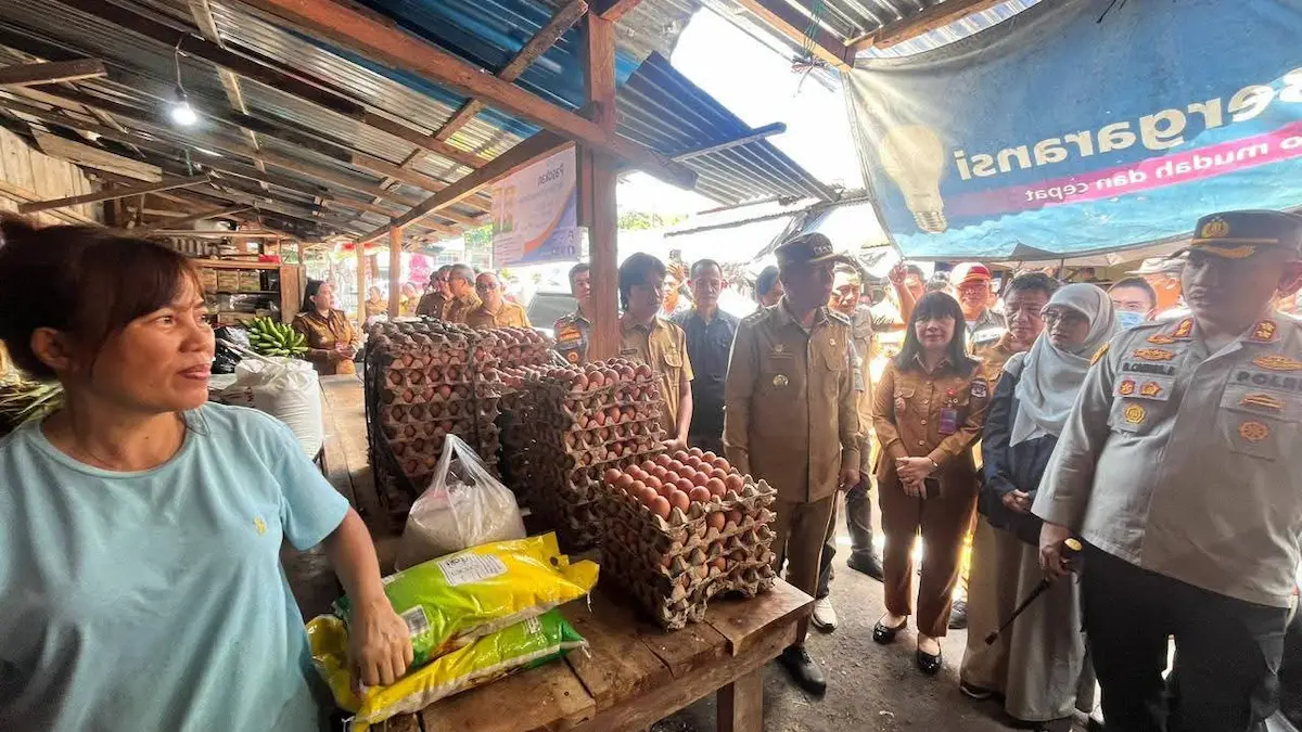 Bupati Franky Donny Wongkar sidak harga telur di Pasar 54 Amurang