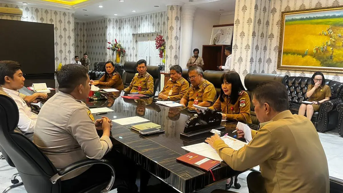 Peserta rapat Forkopimda Minahasa Selatan mengikuti pembahasan koordinasi keamanan daerah