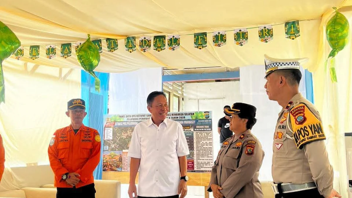 Bupati Franky Wongkar bersama Kapolres dan petugas pos pelayanan Idul Fitri Tumpaan