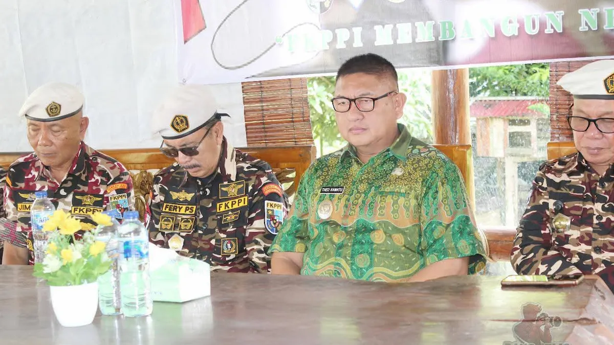 Wakil Bupati Minsel bersama pengurus saat muscab fkppi minahasa selatan berlangsung