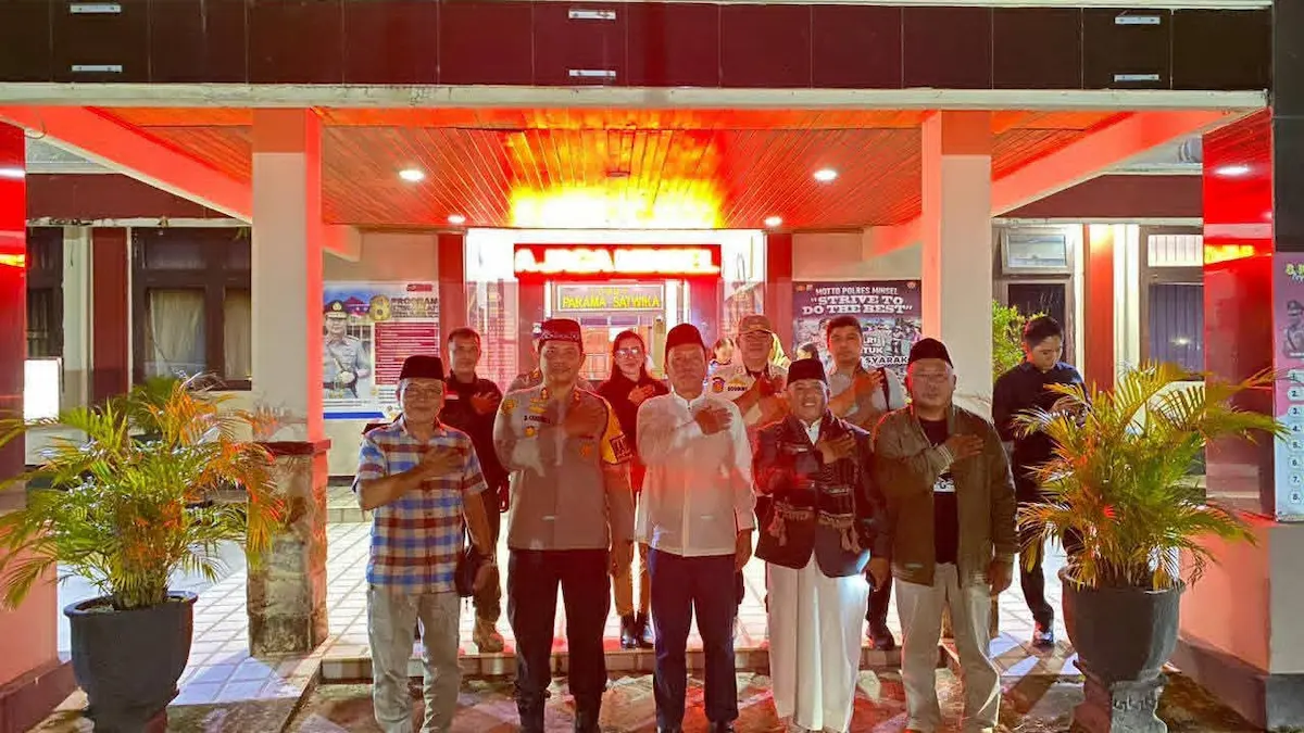 Bupati Minahasa Selatan dan Forkopimda foto bersama usai kegiatan takbiran Amurang