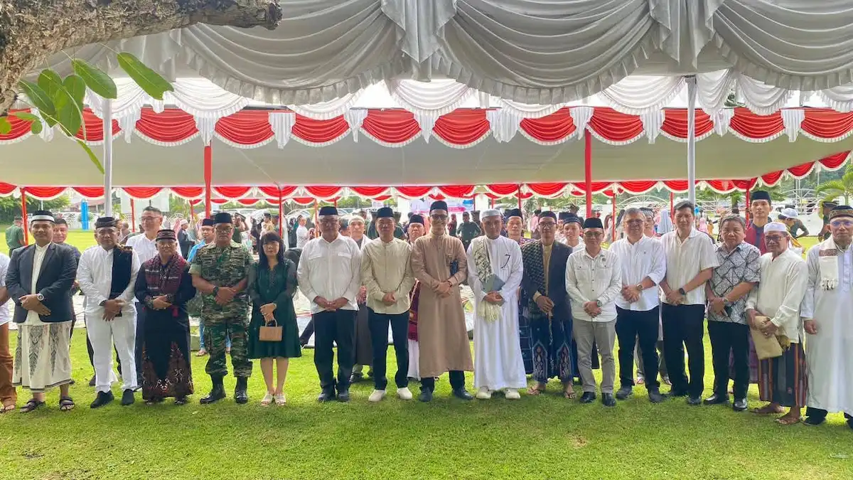 Forkopimda dan masyarakat sholat Idul Fitri bersama di Minahasa Selatan