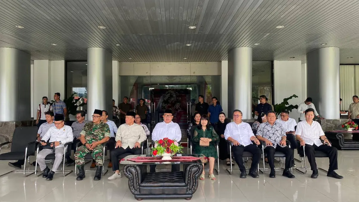 Bupati dan jajaran hadiri sholat Idul Fitri Minahasa Selatan bersama warga