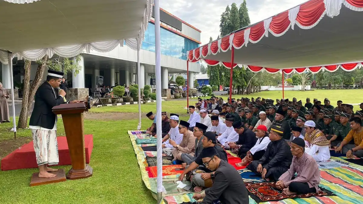 Bupati Minahasa Selatan sholat Idul Fitri halaman kantor bupati Amurang