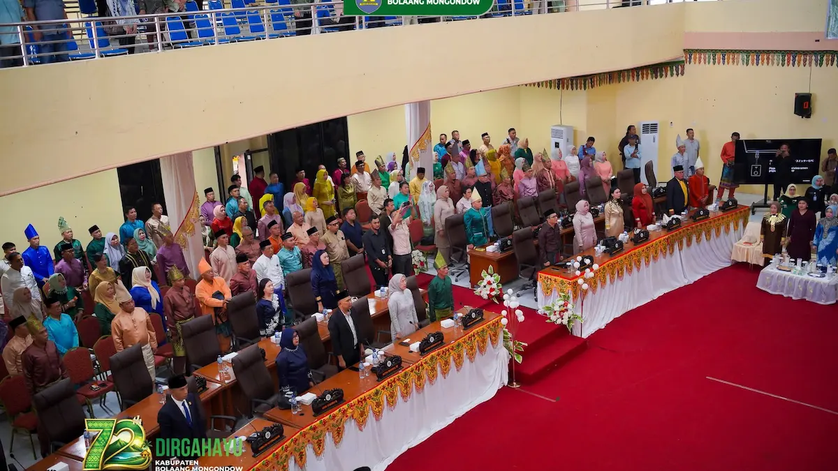 peserta rapat paripurna dprd bolmong hut ke 72 di lolak