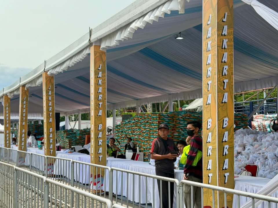 tenda bazar monas sembako gratis warga jakarta