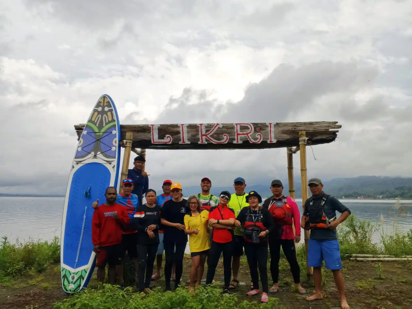 peserta stand up paddle Danau Tondano di Pulau Likri Sulut