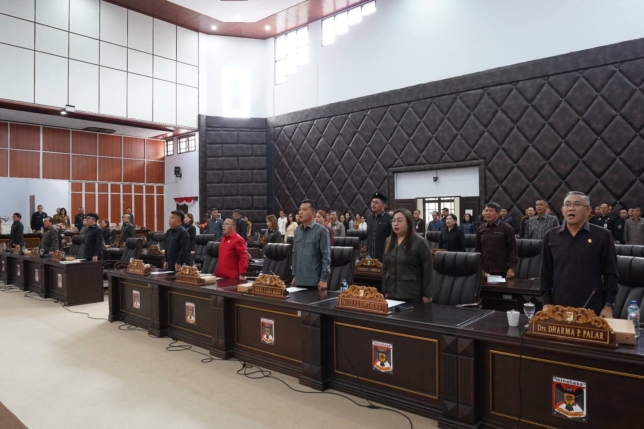 rapat paripurna dprd minahasa penyampaian lkpj 2025 di tondano