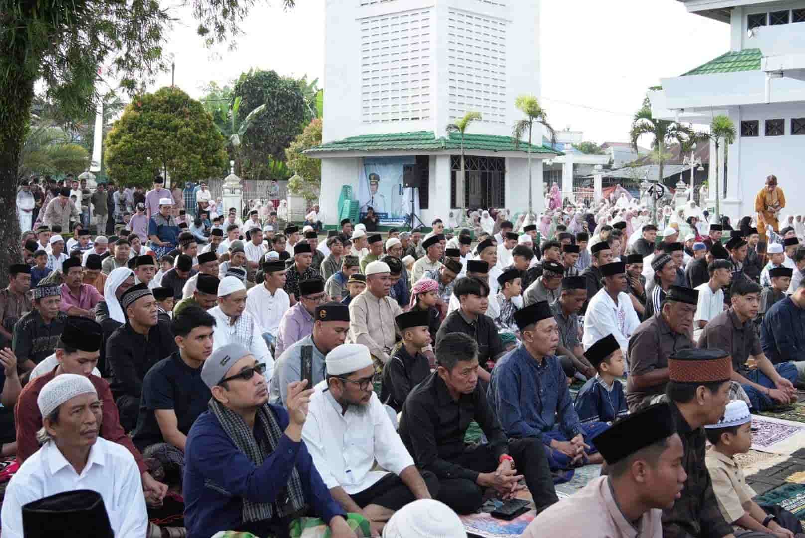 Jemaah sholat Idulfitri di Masjid Al Falah Tondano Minahasa