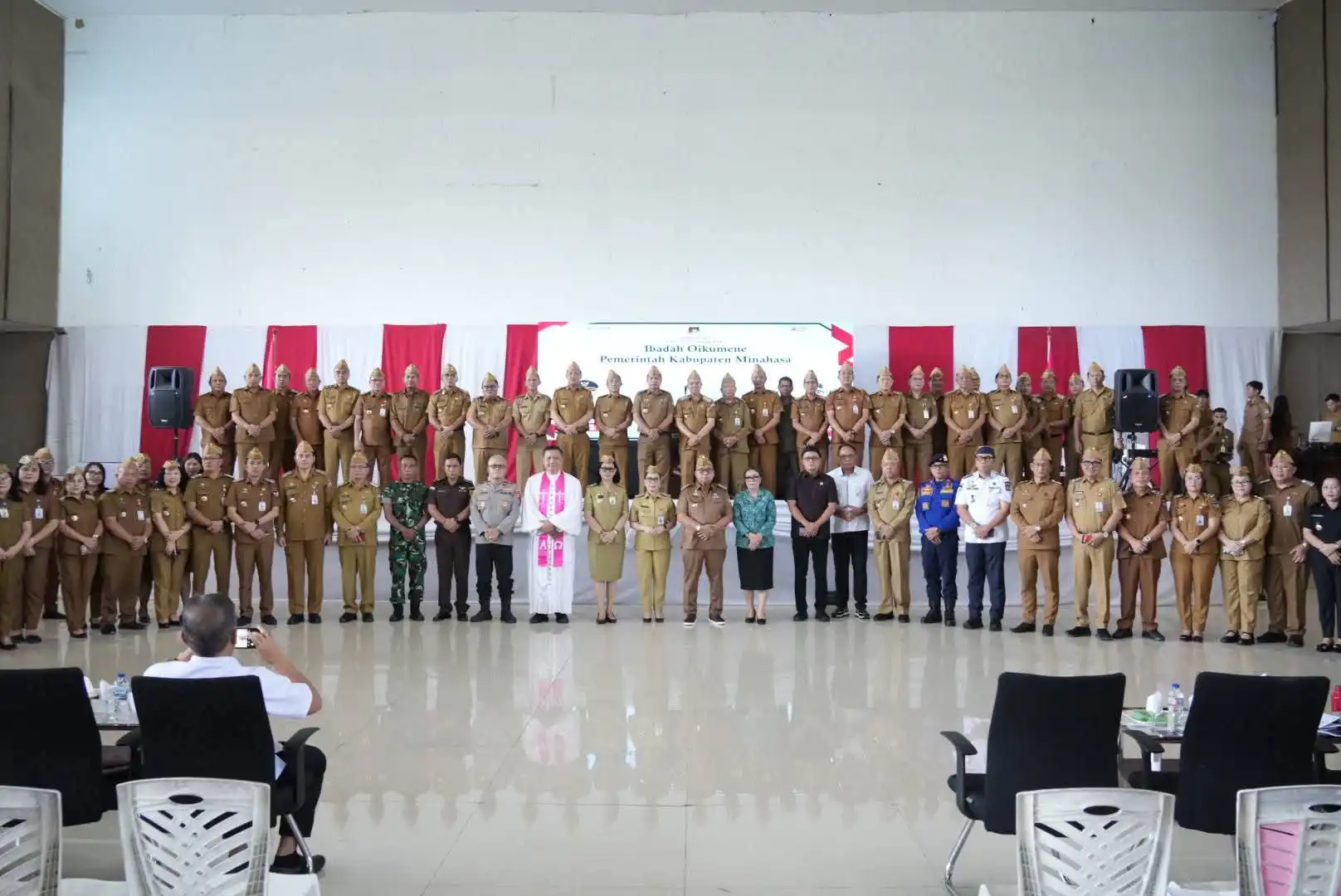 Foto bersama Jajaran Pemkab Minahasa saat apel ASN di Wale Ne Tou Tondano