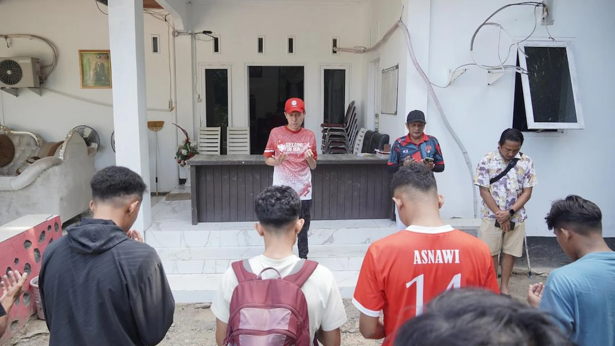 tim bolsel fc berdoa bersama sebelum kompetisi di bolaang uki