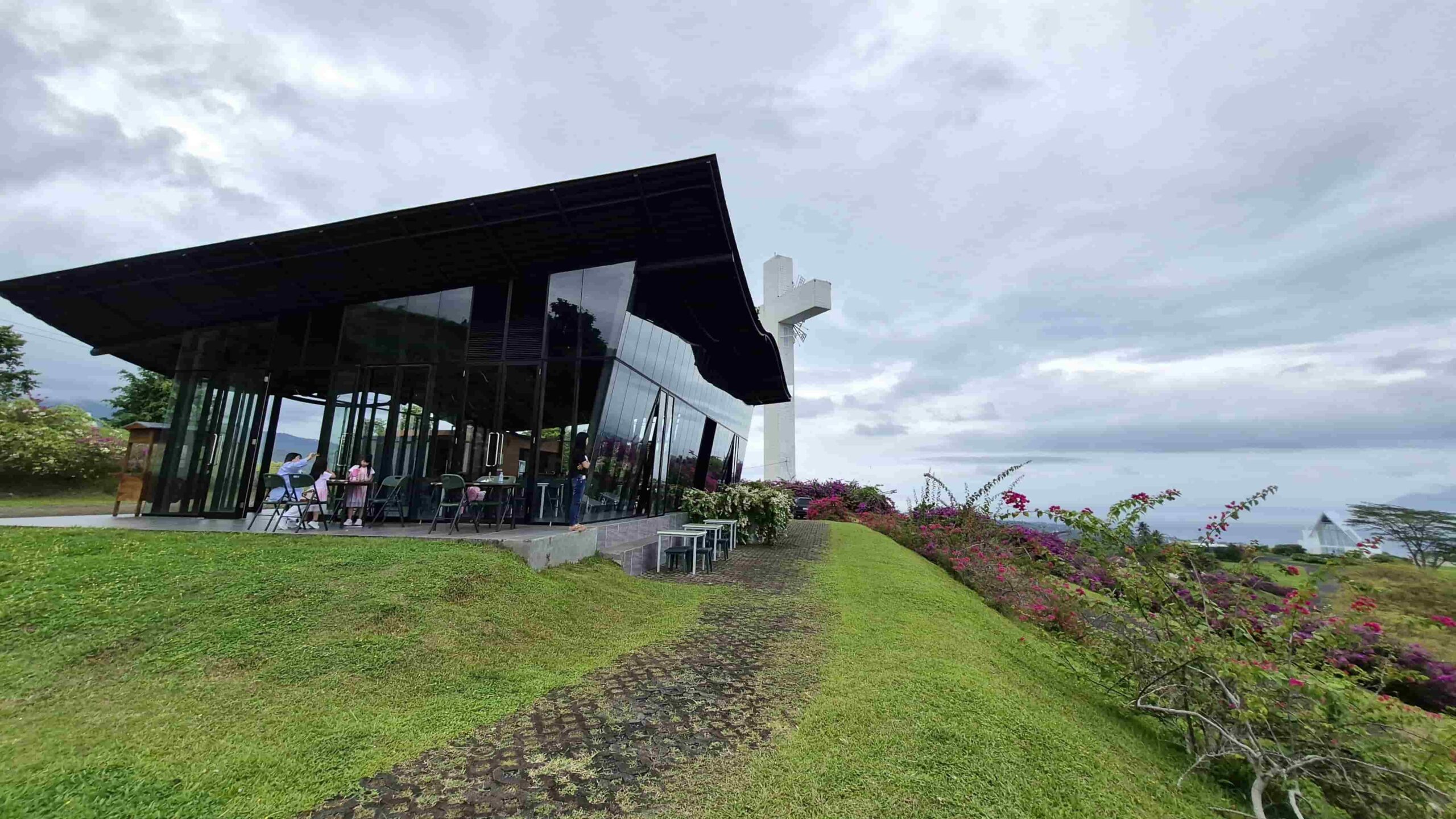 bangunan coffee shop bukit doa warembungan pineleng minahasa