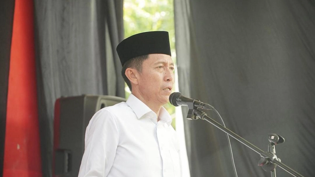 bupati iskandar kamaru memberikan sambutan lebaran ketupat bolsel