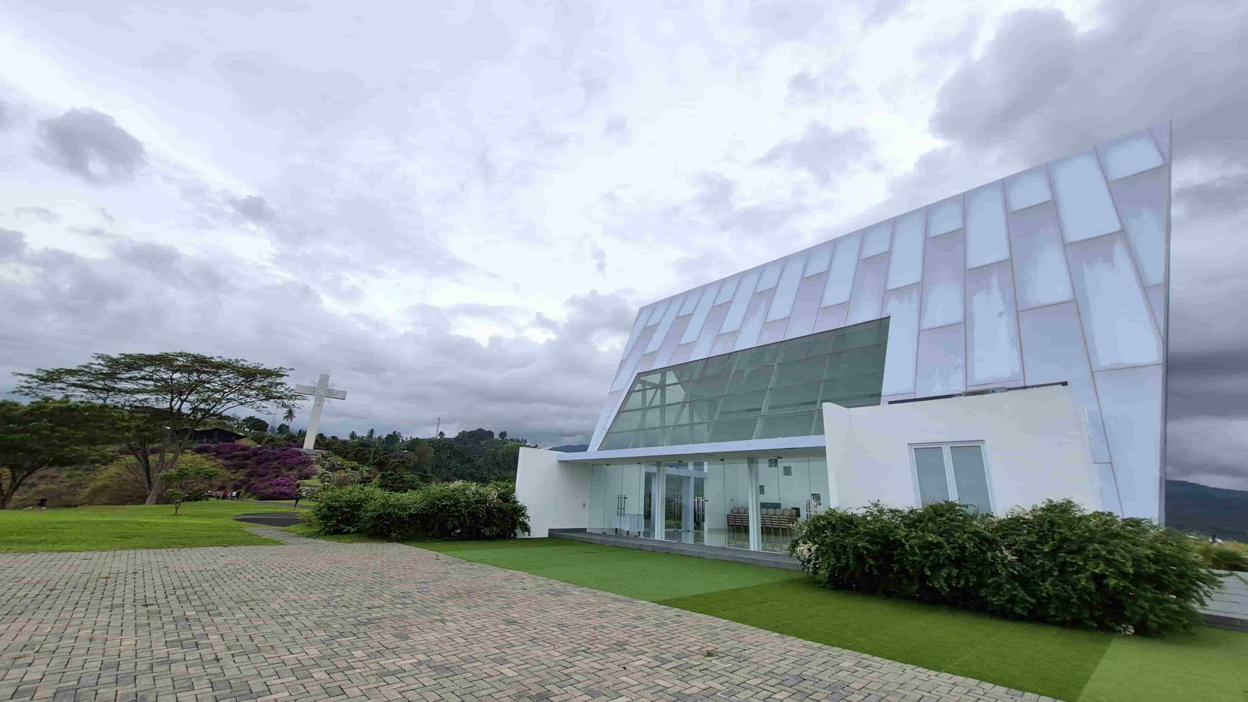 kapel putih bukit doa warembungan pineleng minahasa