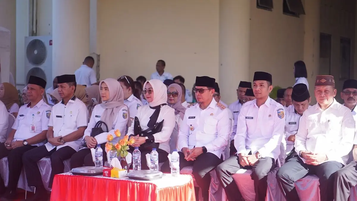 pejabat boltara mengikuti apel kerja asn di kantor bupati