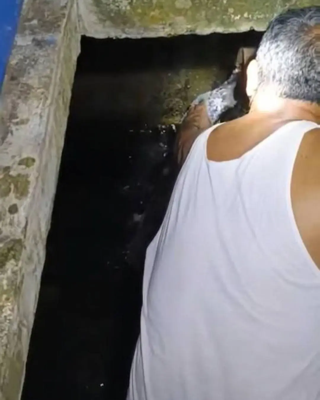 Petugas melakukan proses pengolahan air di IPA Burake Sitaro