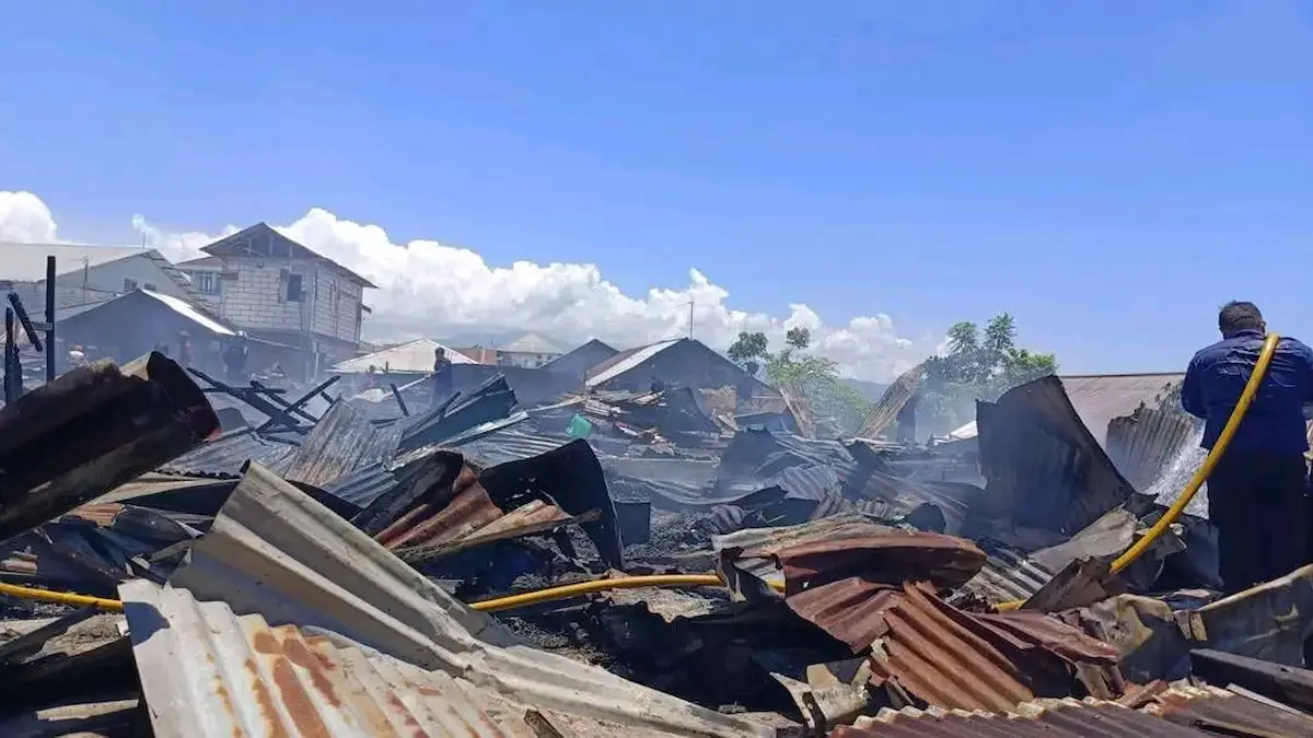 puing rumah warga setelah kebakaran singkil manado lingkungan padat