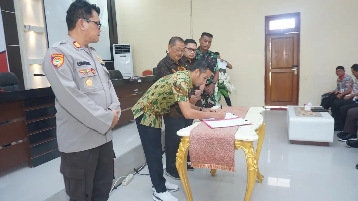 Wabup Boltara Aditya Pontoh menandatangani dokumen Musrenbang RKPD 2027 di Bapelitbangda