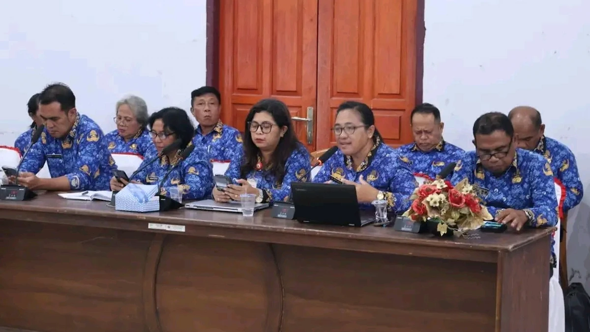 anggota opd talaud mengikuti rapat lkpj di gedung dprd