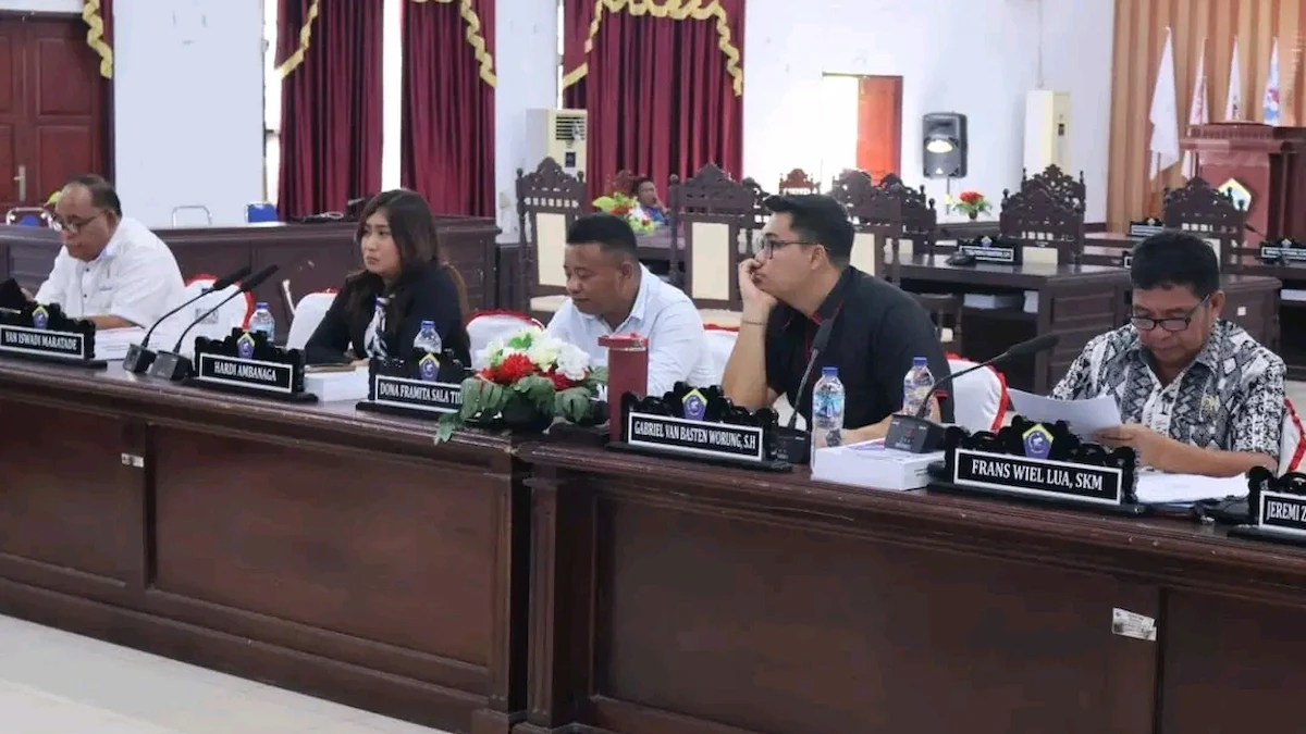 anggota dprd talaud rapat lkpj 2025 di ruang sidang